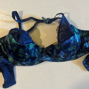 Butterfly cross chest bra